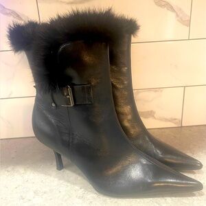 Vintage Bandolino Black Leather Fur Trimmed Heeled Boots ! Size 8